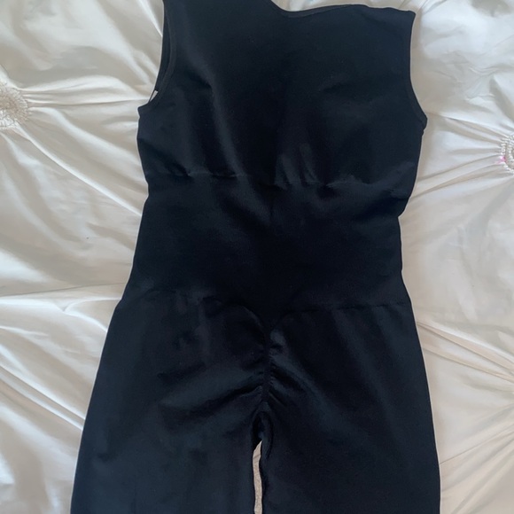 Black Sculpt Romper - Picture 4 of 4